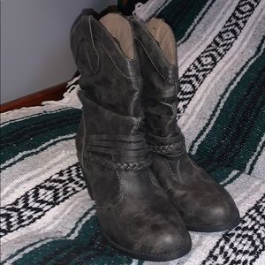 Heeled boots